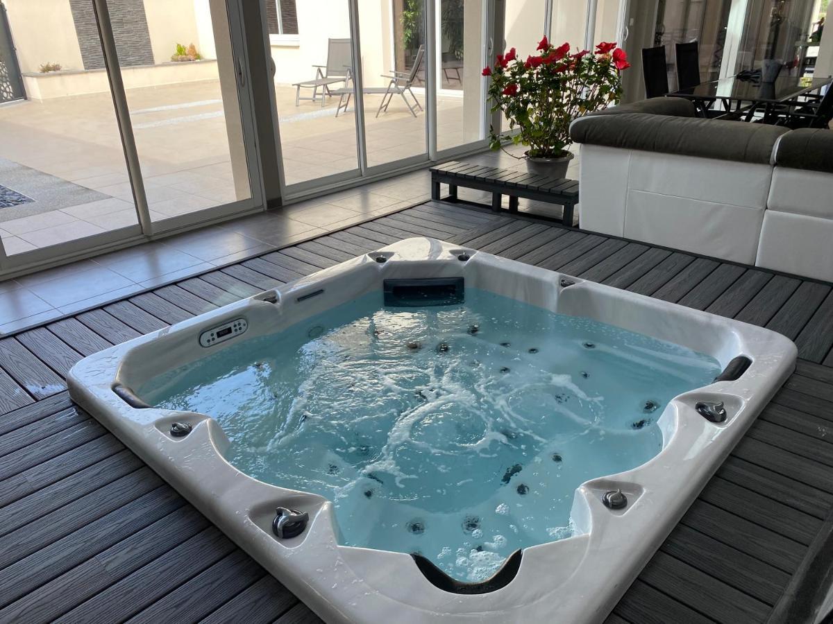 Bed and Breakfast Le Spa De L Albizia Cessieu Exterior foto